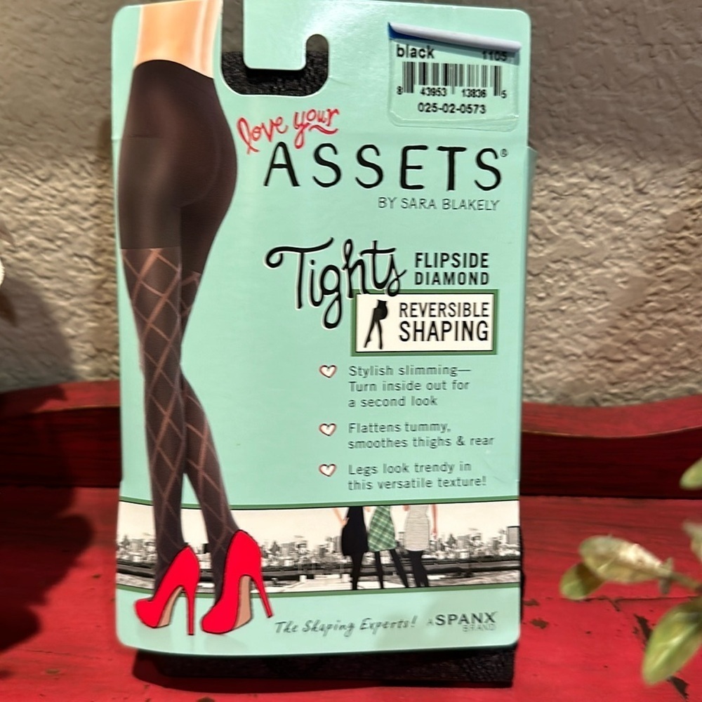 Nwt Spanx Flipside Diamond Reversible shaping Tights.  Size 5